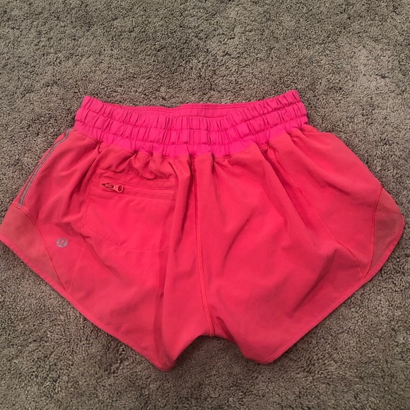 SOLD Lululemon Hotty Hot Tie Lipgloss Pink Shorts - Picture 4 of 8